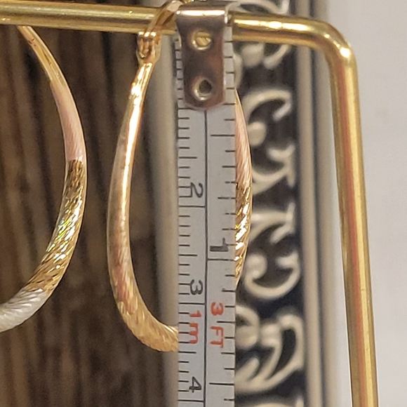 Tri-tone pear shaped water drop hoop earrings Hoops. 👀 NEW 1.5" - Picture 4 of 4